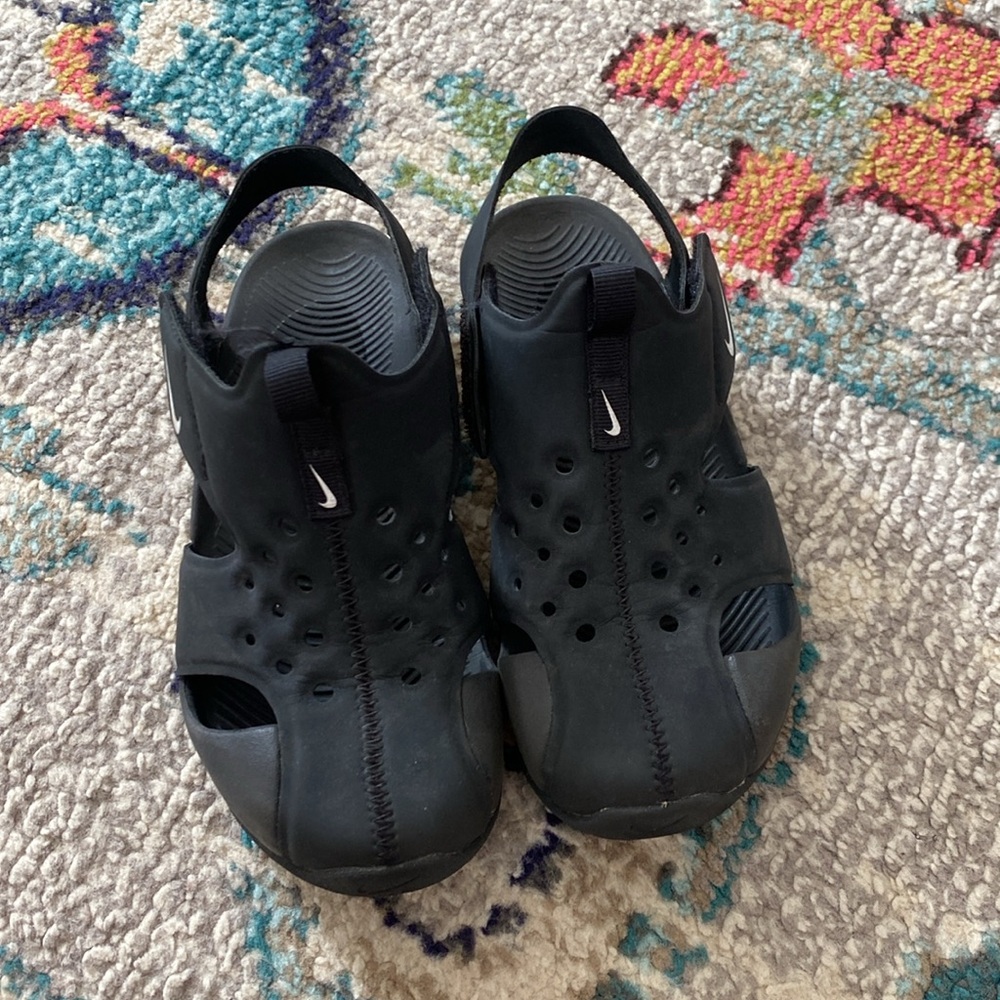 Nike 13c sandals